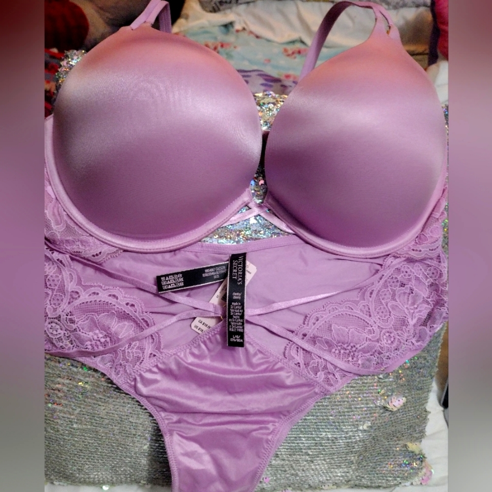 Victoria Secret Bombshell Bra & Matching Thong Panty